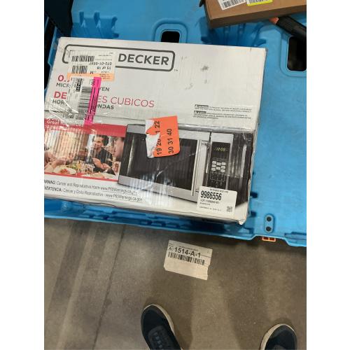 BLACK DECKER 0.7 cu ft Countertop Microwave Oven in Black