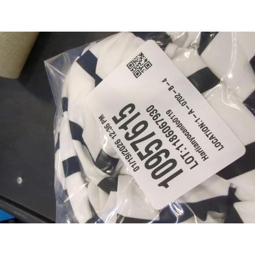 Size M Amazon Essentials Womens Regular-Fit Long-Sleeve Crewneck T-Shirt