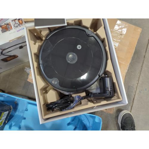 iRobot Roomba 694 Robot Vacuum-Wi-Fi Connectivity, Personalized Cleaning Recommendations, Works with Alexa, Good for Pet Hair, Carpets, Hard Floors, Self-Charging