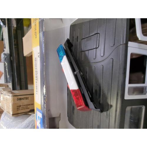 Bruder 02526 Jeep Rubicon Police car with Light skin Policeman, Jeep W/ Light Skin Policeman