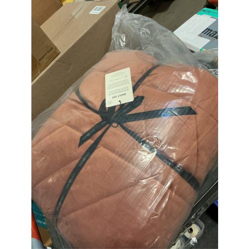 EverGrace 3 Pieces Luxurious Velvet King Quilts, Ultra Soft Lightweight Velvet Comforter Set, Matelasse Oversized Bedspread Coverlet for All Season with 2 Shams, Burnt Orange, 108x96