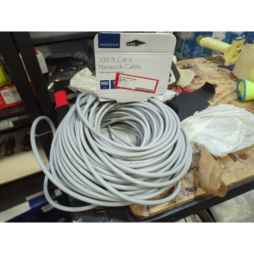 Insignia™ - 100' Cat-6 Ethernet Cable - Gray