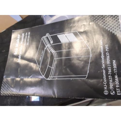 DUMOS Countertop Ice Maker with Handle, 26lbs/24H Portable Ice Machine, 9 Bullet Ice Cubes Ready in 6 Mins, Self-Cleaning, Quiet Compact Ice Maker for Home, Kitchen, RV, Camping, Black