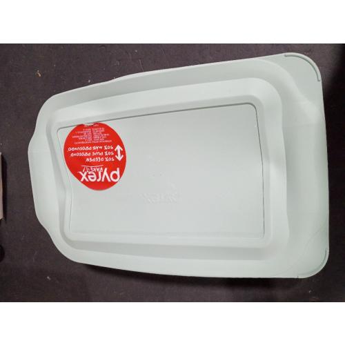 Pyrex Deep 9 x 13 in. Rectangular Glass Baking Dish with Sage Green Lid