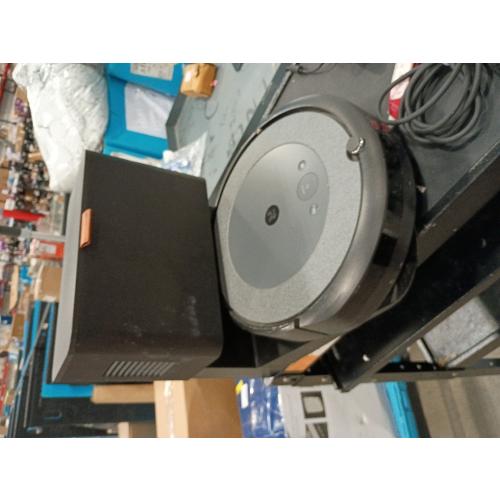 iRobot i5  i555620 Robot Vacuum with Clean Base Automatic Dirt Disposal