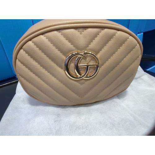 Color cream handbag and has an accessory to put on the waist