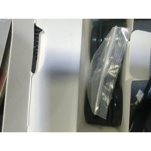 Flag Pole Rings, Aluminum Alloy Flag Pole Clips Swivels 360° Rotating Anti Wrap Mounting Ring with Carabiner, Flag Pole Kit Parts (Φ:1 Inch -Pack of 4(Black))