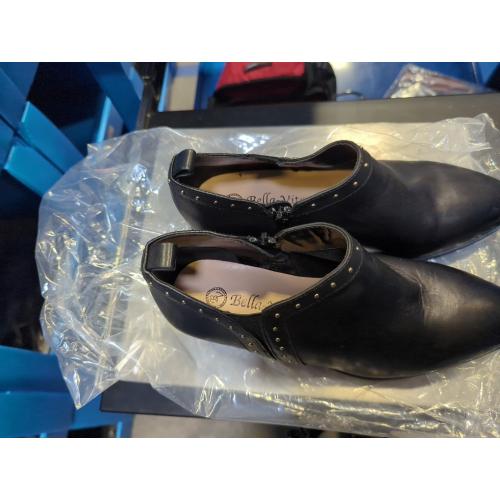Bella Vita Women's Ankle Boot (SIZE 6W) Black