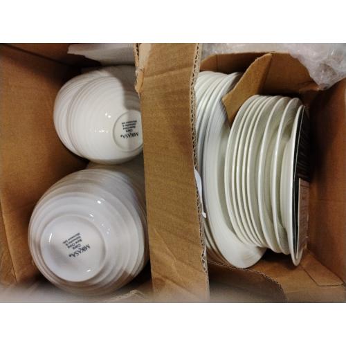 Mikasa Ashlyn Vegan Bone China Chip Resistant 12 Piece Dinnerware Set, Service for 4‼️light dirt‼️