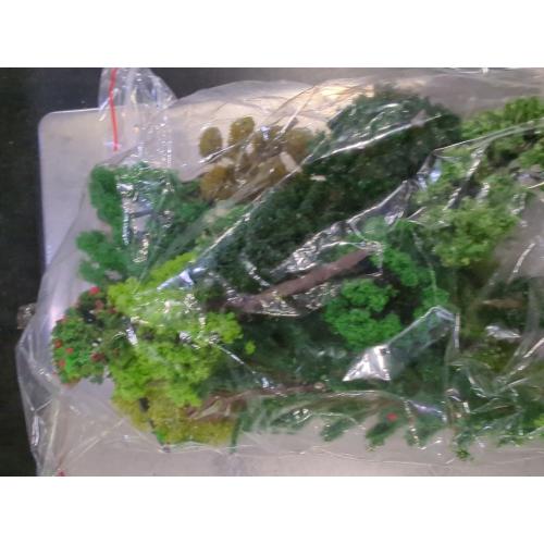 BAENRCY 32pcs 0.79-6.30inch Mixed Model Trees Accessories Model Train Scenery Architecture Trees Model Scenery with No Stands(All Green)