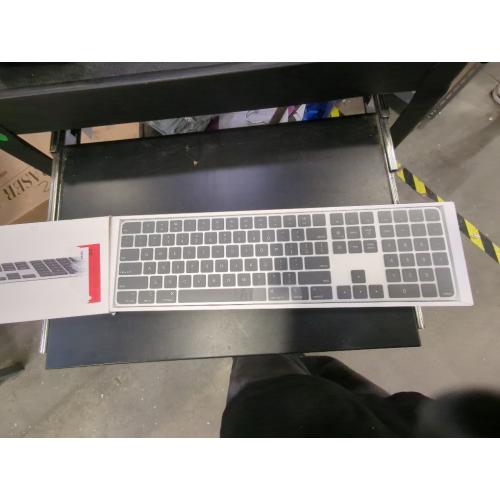 Apple Magic Keyboard with Touch ID and Numeric Keypad: Wireless, Bluetooth, Rechargeable. Works with Mac Computers with Apple Silicon; US English - Black Keys