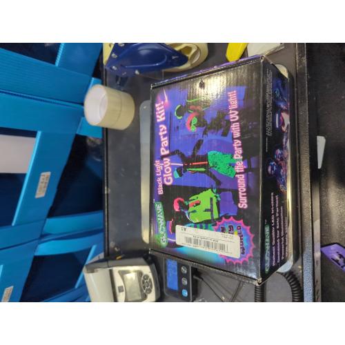 Black Lights for Glow Party! 115W Blacklight LED Strip kit. 4 UV Lights to Surround Your Neon Party. Ultraviolet Lighting for Big Rooms. Easy Set up! Glow in The Dark Party Supplies. Fiesta Luz Negra