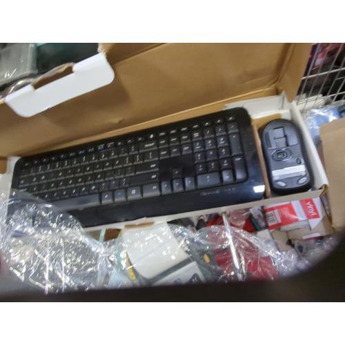 Microsoft PY9-00001 Wireless Desktop Keyboard & Mouse 850 - USB 2 - Black