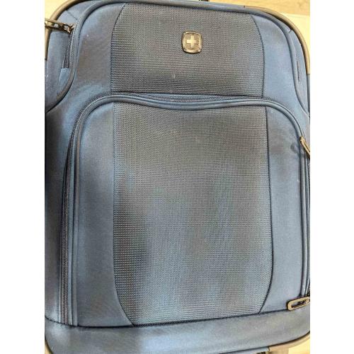 SWISSGEAR Sion II Carry-On Spinner in Navy (Little Damaged; See The pictures)