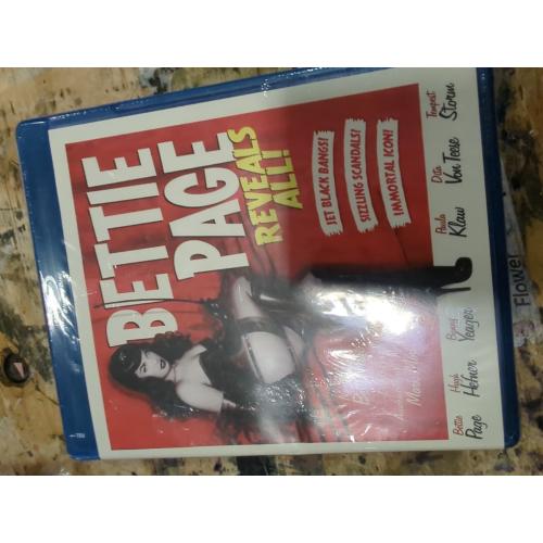 Bettie Page Reveals All (Blu-ray)