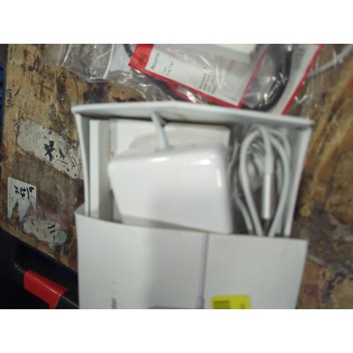 Apple 85W MagSafe Power Adapter for 15- and 17-inch MacBook Pro