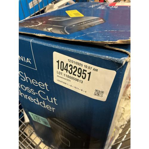 Insignia™ - 10-Sheet Crosscut Paper/CD Shredder - Black