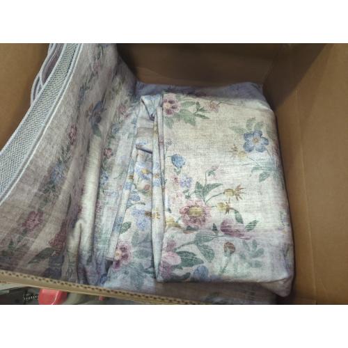 Size Large Color Grey flower pattern rug