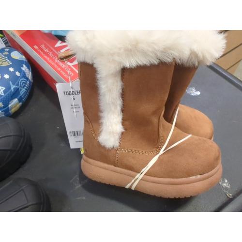 Size 5T Color brown fur lined boots