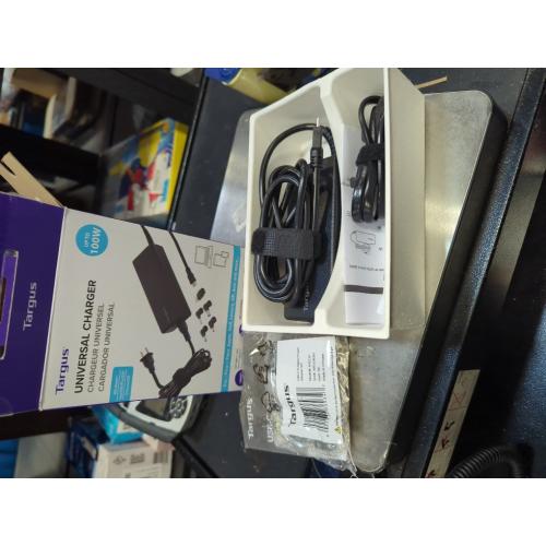 Targus 90W AC Semi-Slim Universal Laptop Charger with 6-Foot Cable, Includes 5 Power Tips Compatible with Major Brands: Acer, ASUS, HP, Compaq, Dell, Toshiba, Gateway, IBM, Lenovo, Fujitsu (APA90US)