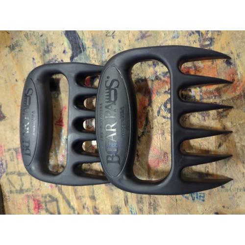 Bear Paws Meat Claws - The Original Meat Shredder Claws for Pulled Pork, USA Made - Easily Lift, Shred, Pull and Serve Pork, Chicken, Brisket and Turkey - Gift for Dad on Christmas! (Black)