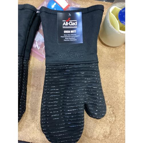 All-Clad Silicone Oven Mitt, 2 Pack, Cappuccino