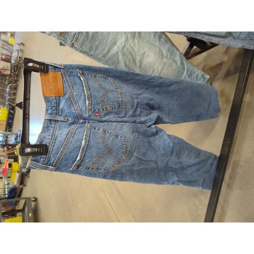 Levi's Women's Ribcage Straight Jeans. Size 27