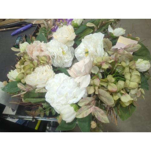 Samantha Pynn Home Decorative Flower Wreath Hanging Pendant for Home and Floral Arrangement for Front Door and Wall Decoration