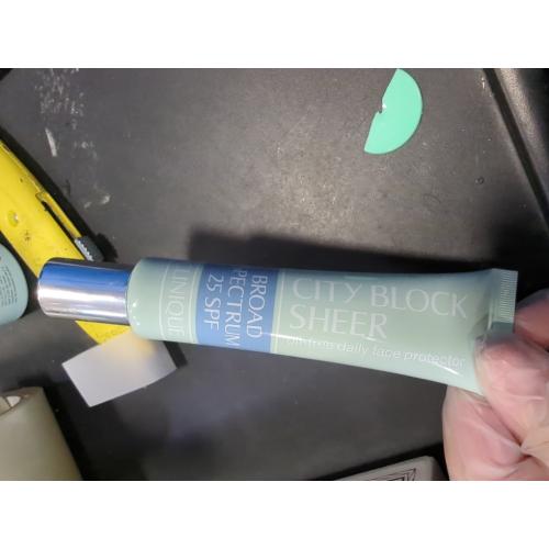 CLINIQUE City Block Sheer Oil-Free Daily Face Protector SPF 25