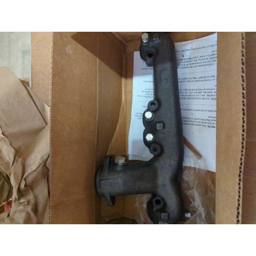 Dorman 674-518 Driver Side Exhaust Manifold Kit - Includes Required Gaskets and Hardware Compatible with Select Chevrolet / Pontiac Models