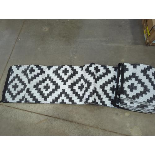 Waterproof Outdoor Rug 5x8 ft, Outdoor Plastic Straw Rug for Camping, RV Mat Outside, Indoor Outdoor Carpet for Porch, Deck, Backyard, Balcony, Picnic, Black & White