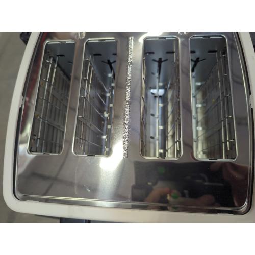 4-Slice Toaster with Extra Wide Slots - Bella PRO Oatmilk