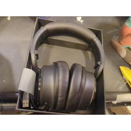 Color Black Wyze Noise-Cancelling Headphones - Black / No Travel Case