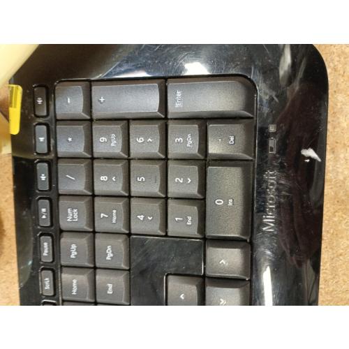 Microsoft Wireless Desktop. Wireless Keyboard and Mouse Combo. Snap-in USB Transciever.