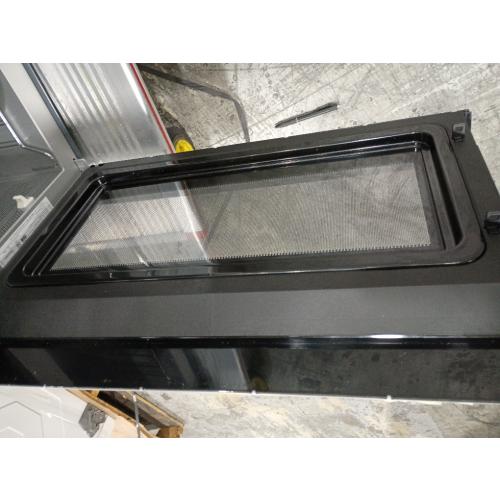 Whirlpool Microwave; Large capacity (have scratches; see the pictures )