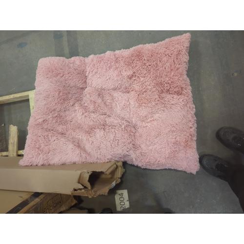 Size XL Color pink EHEYCIGA Fluffy Dog Crate Bed for Extra Large Dogs, Plush Faux Fur Crate Pad, Calming Anti Anxiety XL Dog Bed, Washable Soft Warm Crate Mat with Non-Slip Bottom, Pink