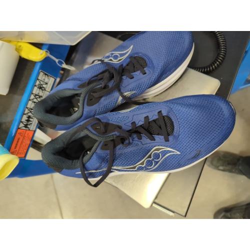 Saucony Mens Axon 3 Sneaker (SIZE 8 1/2)