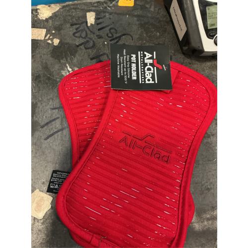 All-Clad Textiles Deluxe Heat and Stain Resistant Pot Holder. Silicone Treated Heavyweight 100-Percent Cotton Twill Hot Pad, Machine Washable, 6-inches by 10-inches, Chili Red