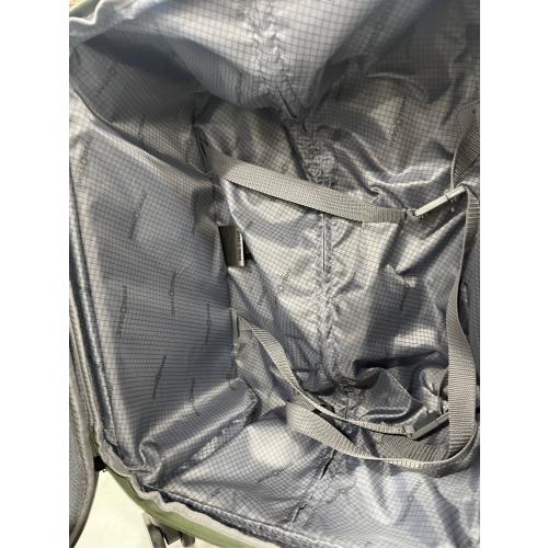 Swissgear Carry On (20’ Soft Exp Spin Olive Green) (Little Damaged, See The Pictures)
