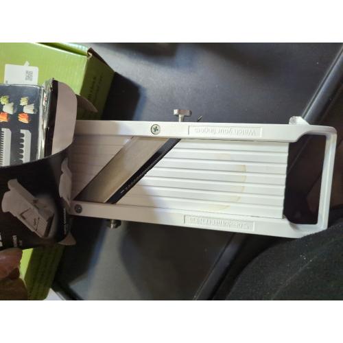 Benriner Mandoline Slicer, with 4 Japanese Stainless Steel Blades, BPA Free, New Model