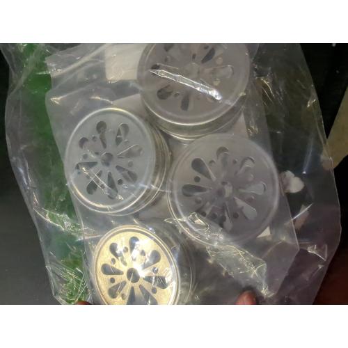 TAODAN 8pcs Mason Can Jar Lids Regular Mouth Jar with Flower Canning Lids Rustproof Daisy Cut with Straw Hole for Mason, Ball, Canning Jar