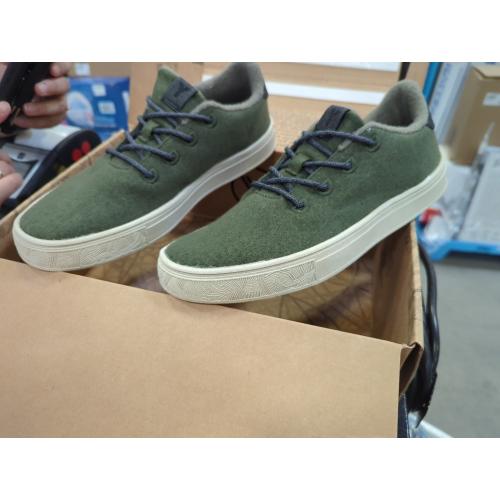 Size men's 9.5, woman 11.Globe Men's Motley Lyt Skateboarding Shoe