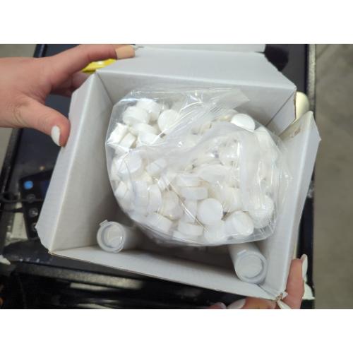 500 PCS Ultra Soft Disposable Compressed Towels Value Pack with 2 Carrying Cases, Cotton Travel Wipes Magic Towel Mini Coin Tissue, Toilet Paper Pills, for Home Bathroom Beauty Salon Outdoors Camping