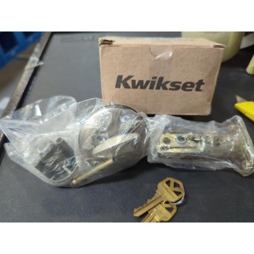 Kwikset 660 Deadbolt Deadbolt Lock, Satin Nickel Round Exterior Keyed Front Entry Door, Pick Resistant SmartKey Rekey Security, Single Cylinder Dead Bolt, with Microban Protection