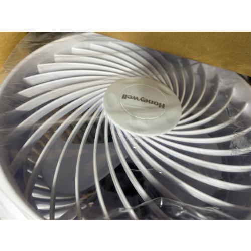 Honeywell 10.9 in. H 3 speed Air Circulator Fan