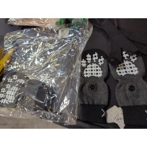 PUPTECK Anti-Slip Dog Socks with Double Sides Grips for Small Medium Large Dogs Hardwood Floors Prevents Licking, Dog Shoes for Hot Pavement Traction Control Paw Protector for Senior Dogs, Grey L