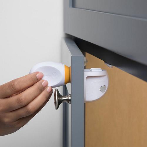 Safety 1st Adhesive Magnetic Lock System, 8 Locks And 2 Keys, White