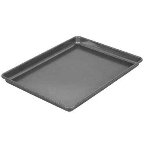 Wilton Ultra Bake Professional 12 x 16 Nonstick Large Baking Pan & 12 Plastic Cake Tray with Lid - Room Essentials™: BPA-Free Round Dessert & Bakery Tray, Dishwasher-Safe, Clear ( has an imperfection on plastic tray)