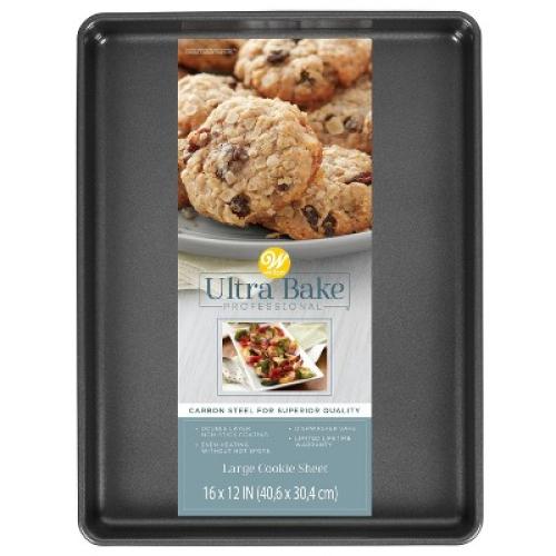 Wilton Ultra Bake Professional 12 x 16 Nonstick Large Baking Pan & 12 Plastic Cake Tray with Lid - Room Essentials™: BPA-Free Round Dessert & Bakery Tray, Dishwasher-Safe, Clear ( has an imperfection on plastic tray)