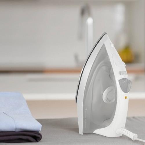 Sunbeam 1200W Compact Steam Iron with Shot of Steam Feature